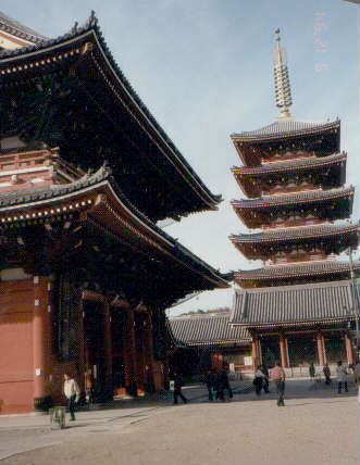 Wiederaufgebauter Sensoji Tempel in Tokio